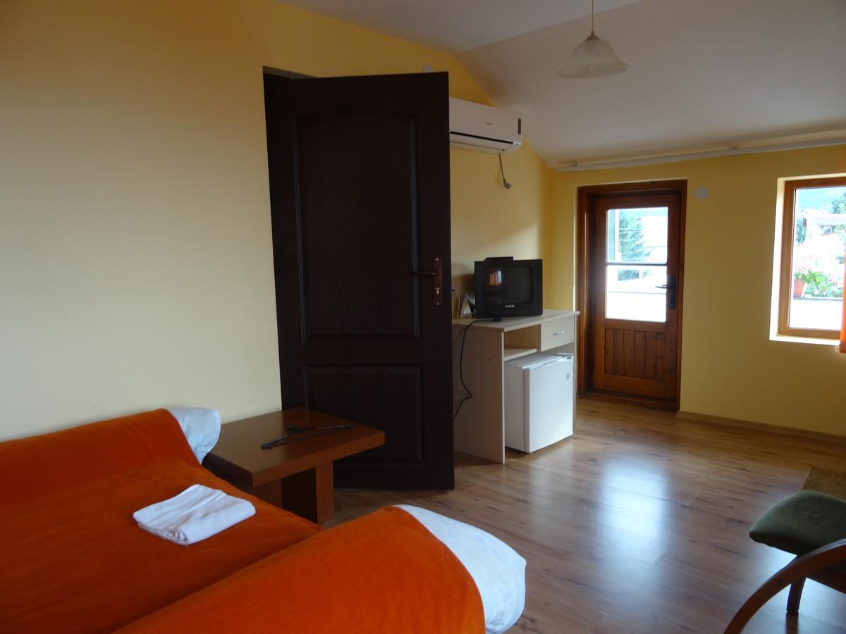 Family Hotel Rose Pavel Banya Exterior foto