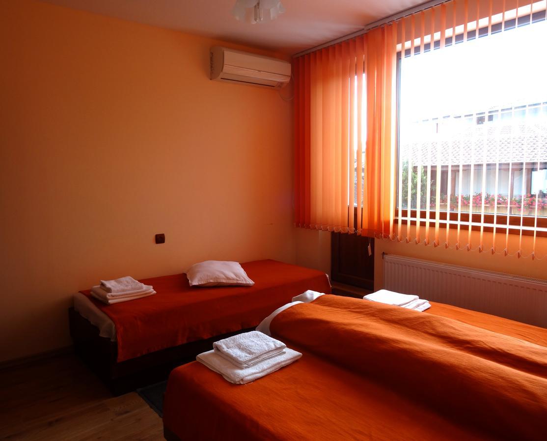 Family Hotel Rose Pavel Banya Exterior foto