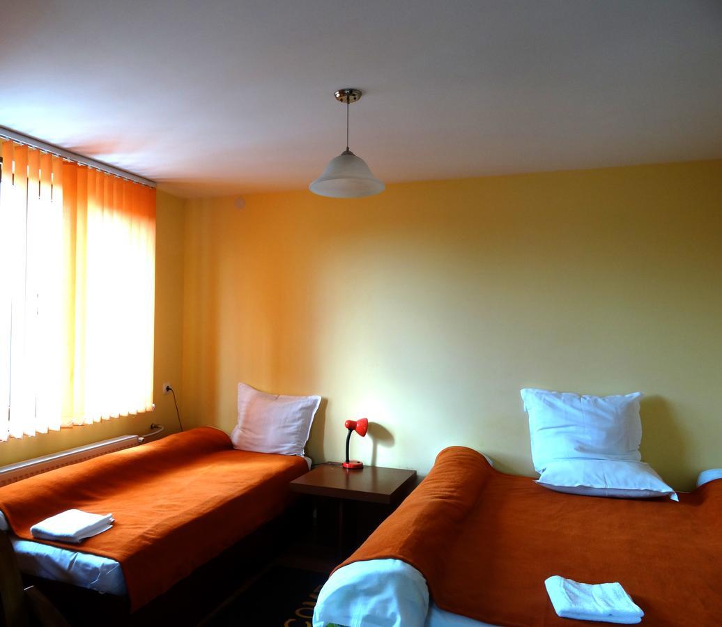 Family Hotel Rose Pavel Banya Exterior foto