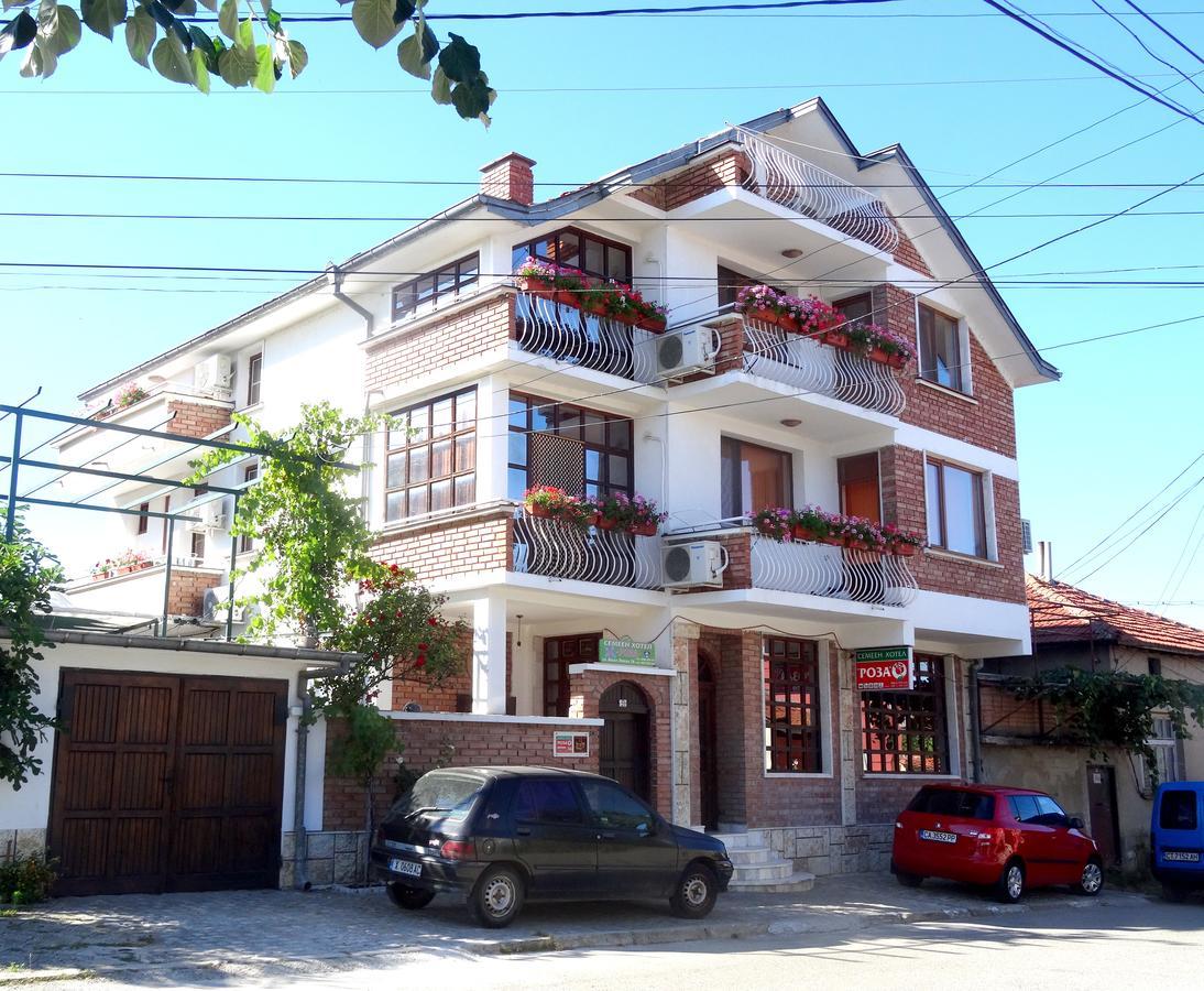 Family Hotel Rose Pavel Banya Exterior foto