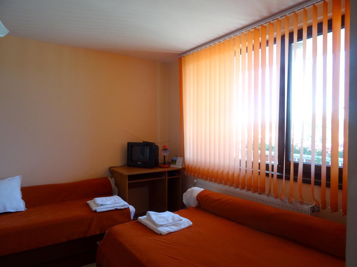 Family Hotel Rose Pavel Banya Exterior foto