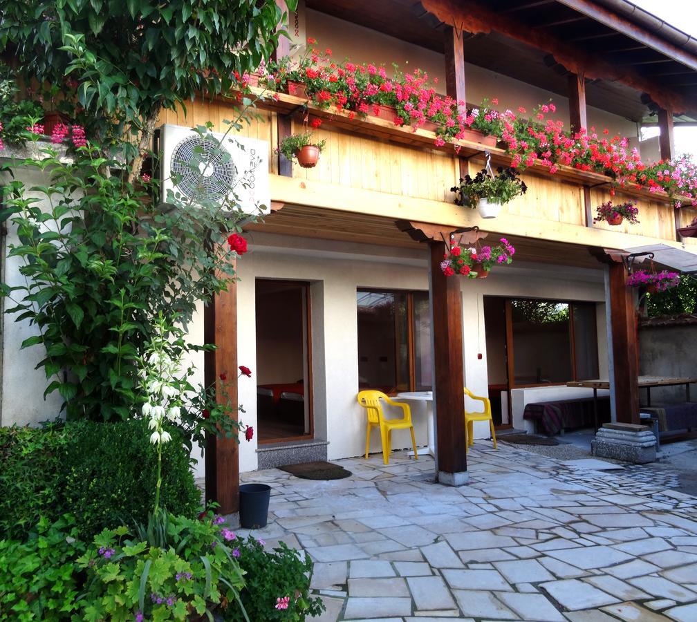 Family Hotel Rose Pavel Banya Exterior foto