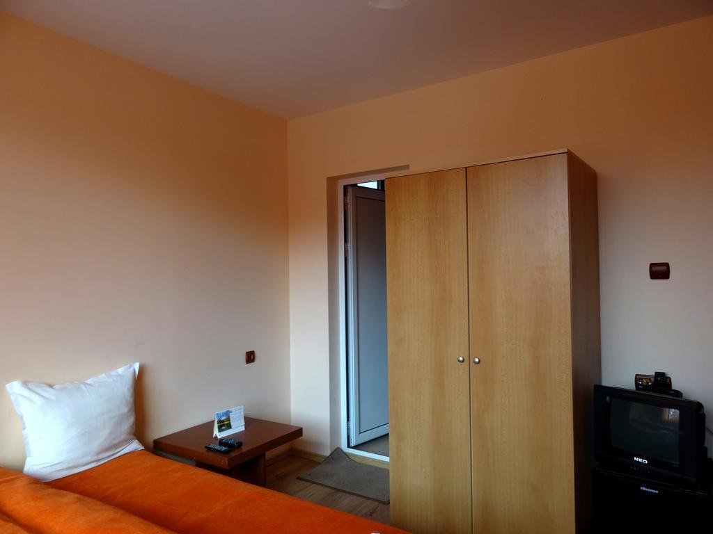 Family Hotel Rose Pavel Banya Exterior foto
